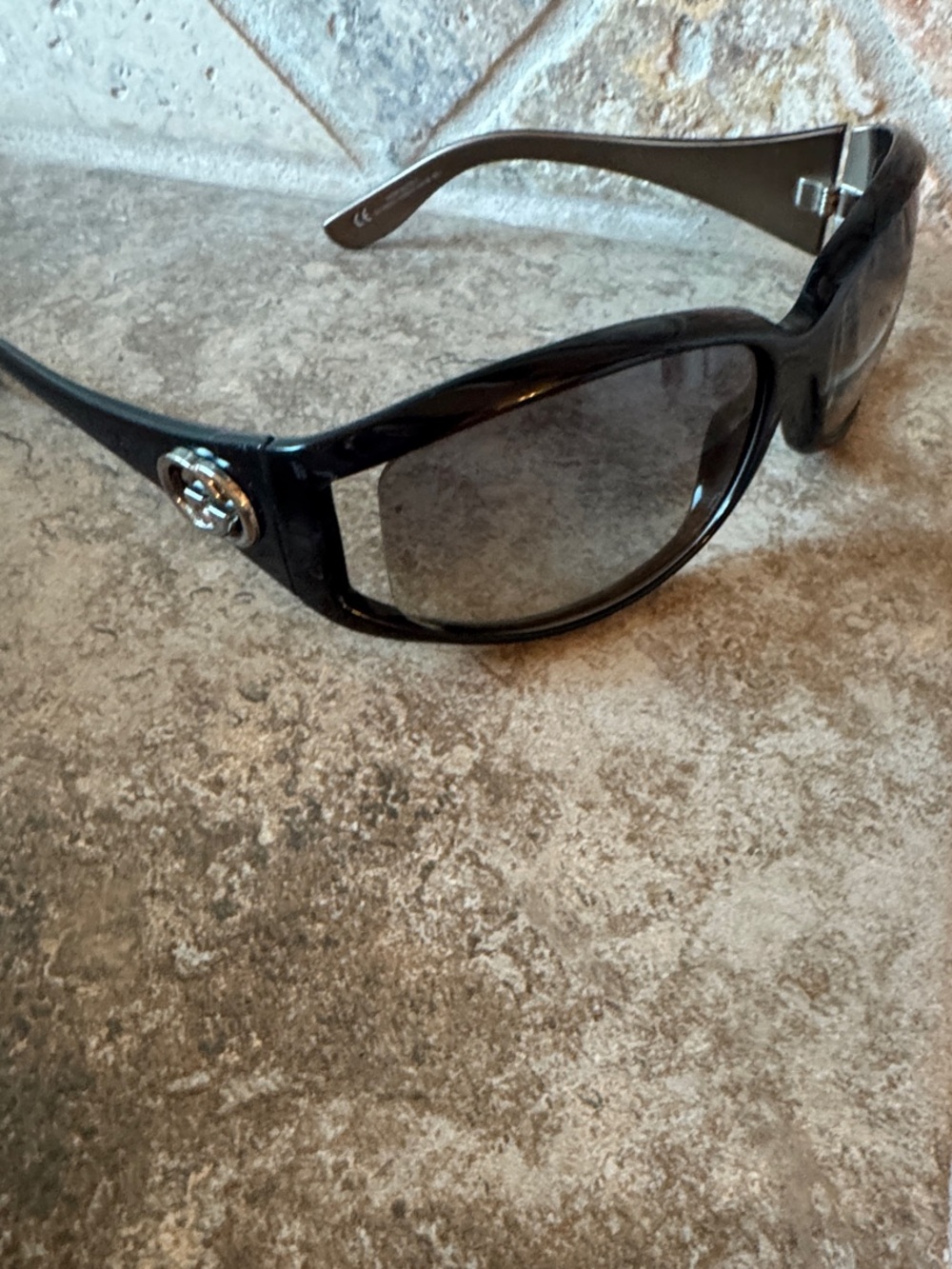 Gucci Black Women's Wrap Shield Sunglasses - Picture 7 of 8